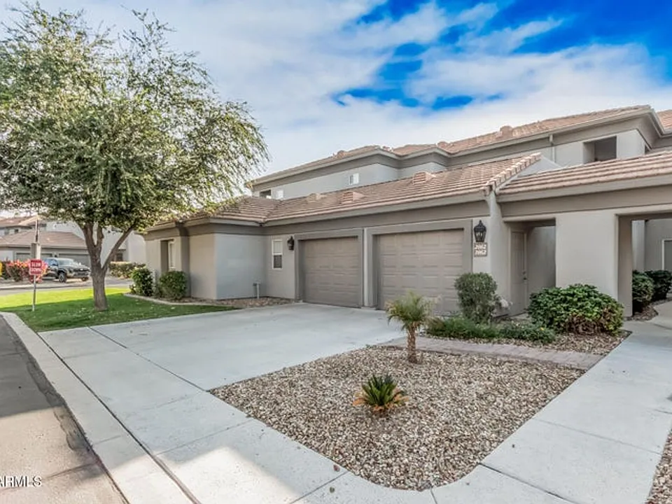 7401 W Arrowhead Clubhouse Dr #2062