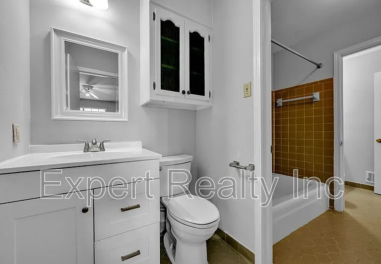 822 Linbard Ln — Photo 11