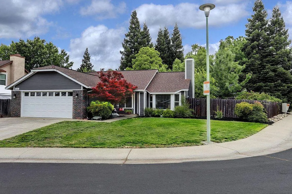136 Barrows Way photo 1