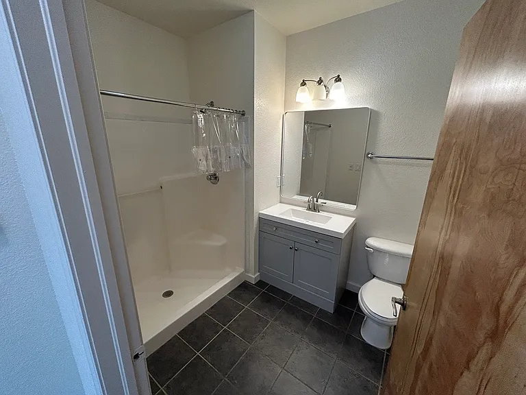 900 Avalon Ave — Photo 6