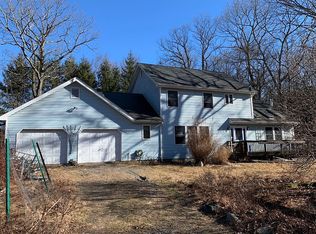 102 Weasel Rd, Dingmans Ferry, PA 18328