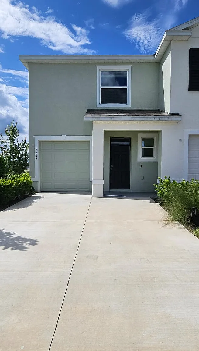 3 bed, 2.5 bath, 1758 sqft, $2,800 — Photo 1
