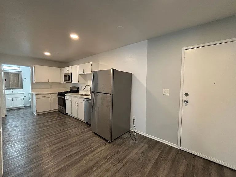 226 South Serrano — Photo 55