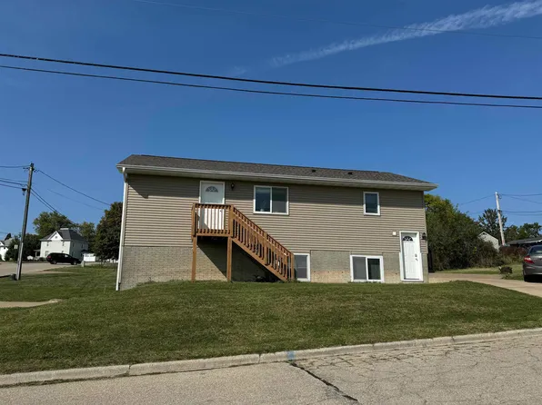 695 Staley Ave, Platteville, WI 53818