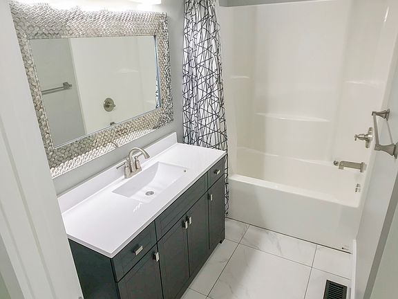 5th image of 1221 E Lincoln St