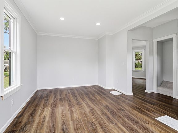 4th image of 720 W Church St