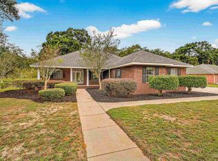 5947 Tanglewood Dr, Milton, FL 32570