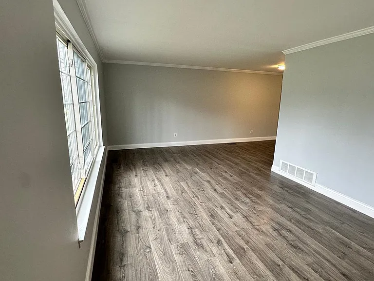 653 E Fox Hills Dr — Photo 20
