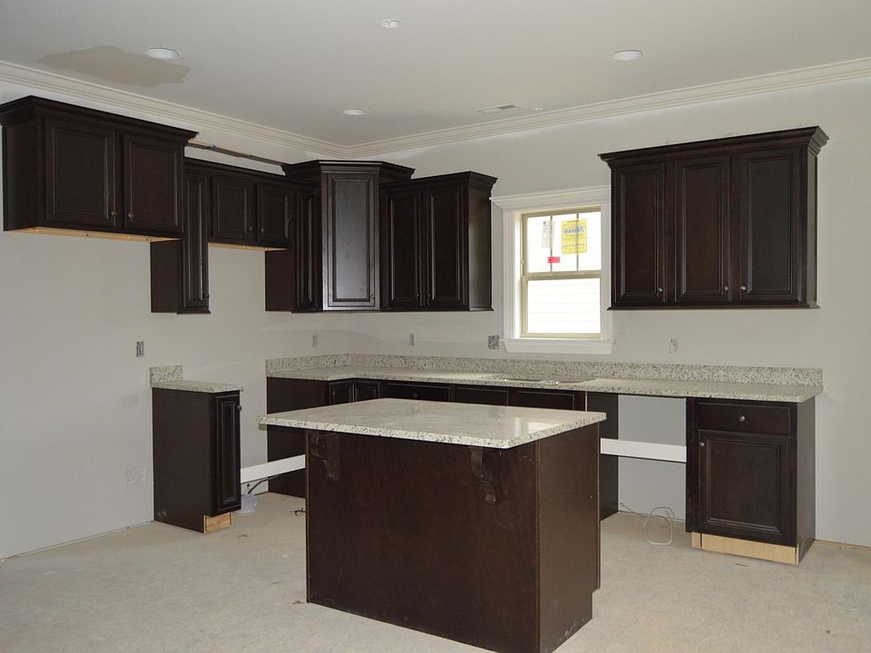 1st image of 48 Woodland Cv