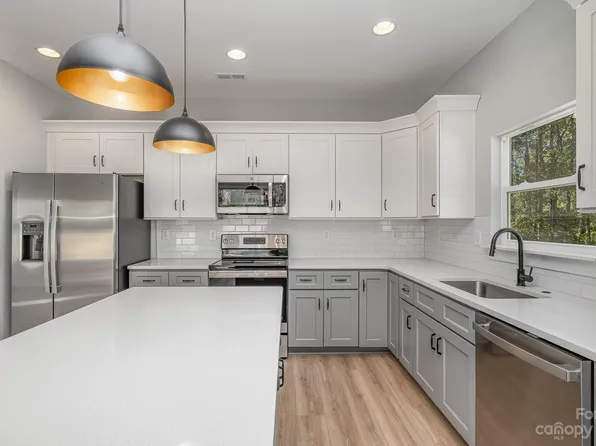 3414 Peligreni St, Charlotte, NC 28208