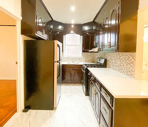 2nd image of 2547 22nd St APT 2R
