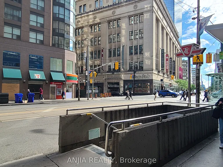 7 Carlton St #1805 — Photo 4