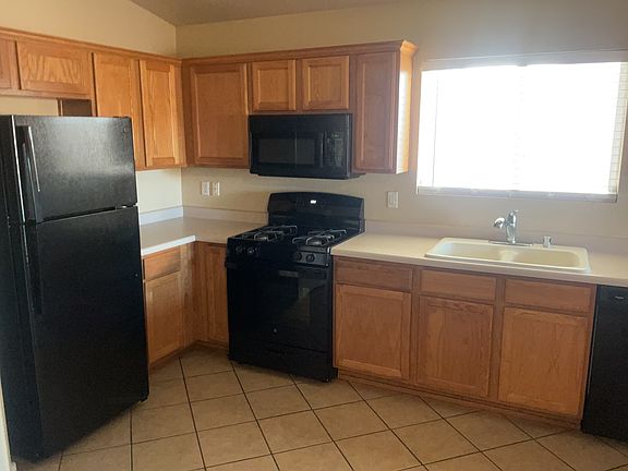2nd image of 529 Sunny Meadows Dr NE