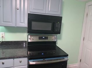 52 Lawrence St APT 4, Clinton, MA 01510