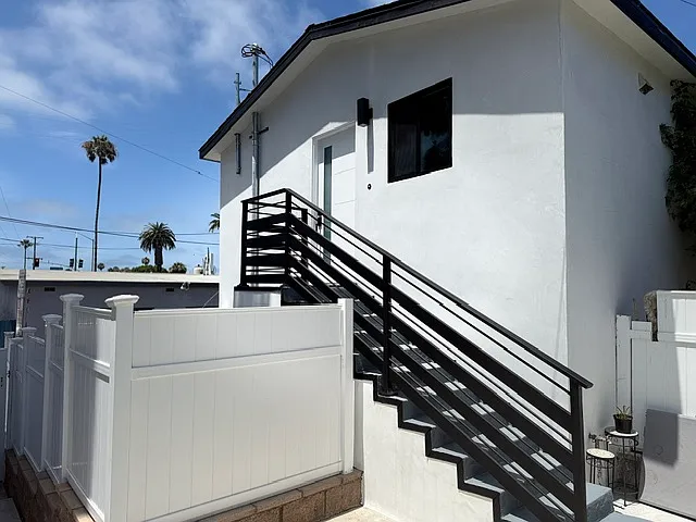 105 E El Portal #G — Photo 9