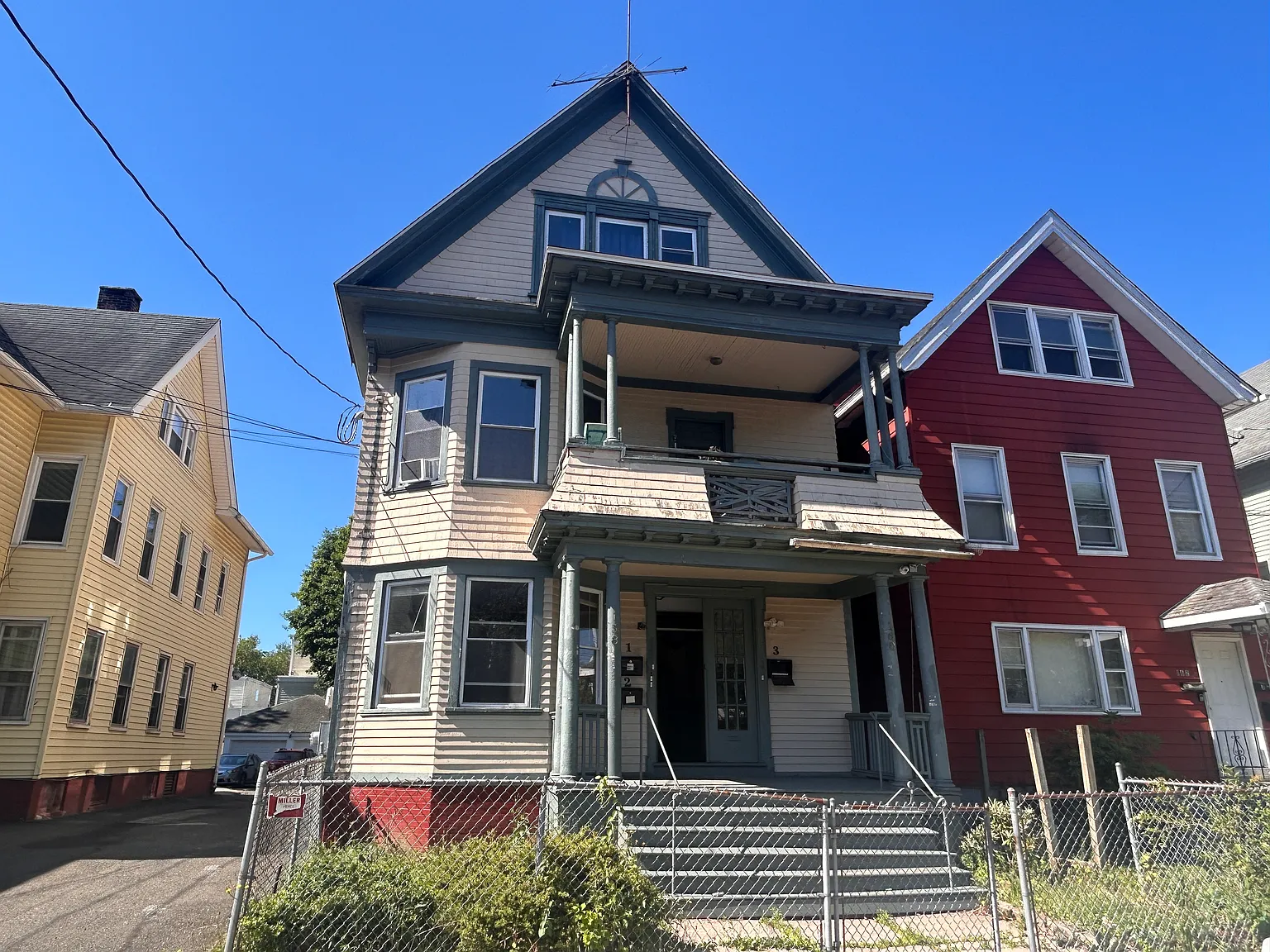 3 bed, 1200 sqft, $2,000 — Photo 2