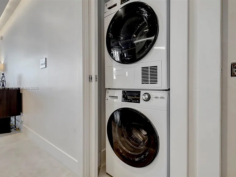 2301 Collins Ave #634 — Photo 11
