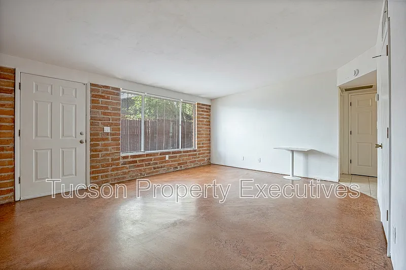 2 bed, 1.0 bath, 800 sqft, $800 — Photo 1