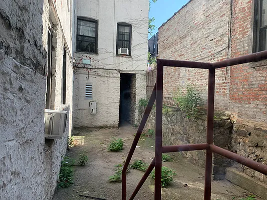 Rented by Metro Prop NY Corp | media 10