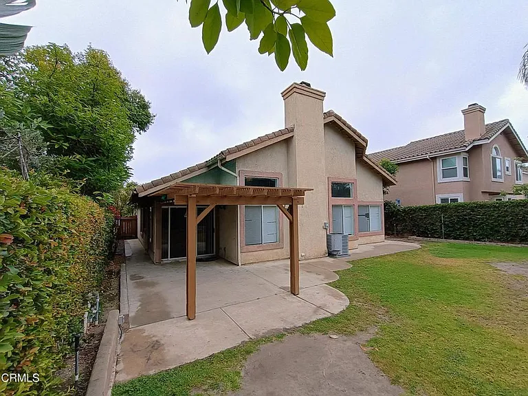 1405 La Culebra Cir — Photo 4