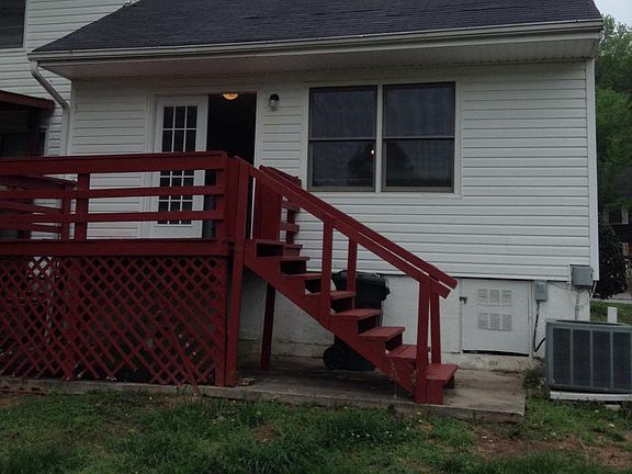 3rd image of 215 Flat Creek Ct