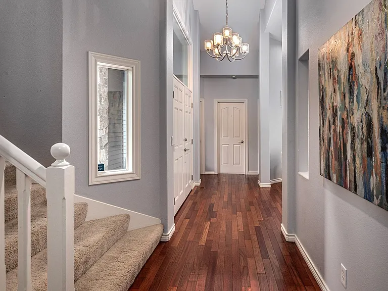 12404 NW Woodland Ct — Photo 2