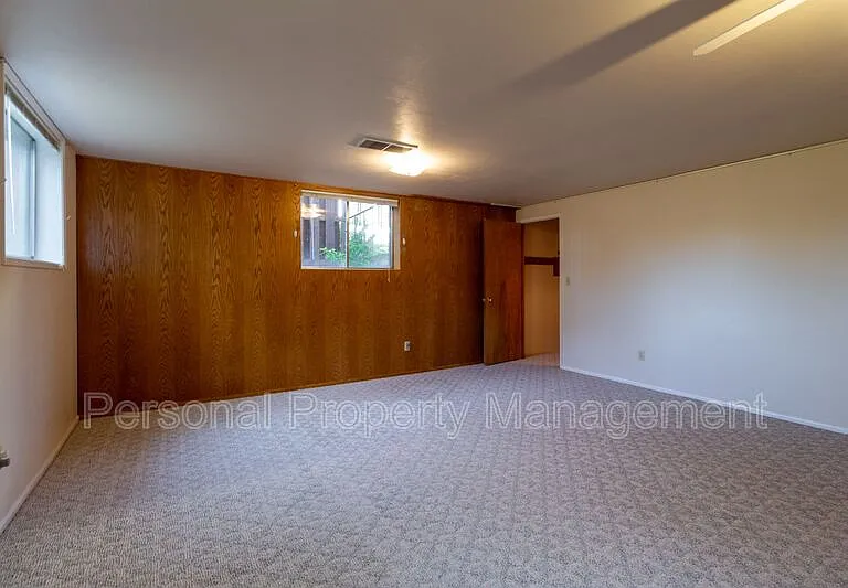 219 W 31st St — Photo 11