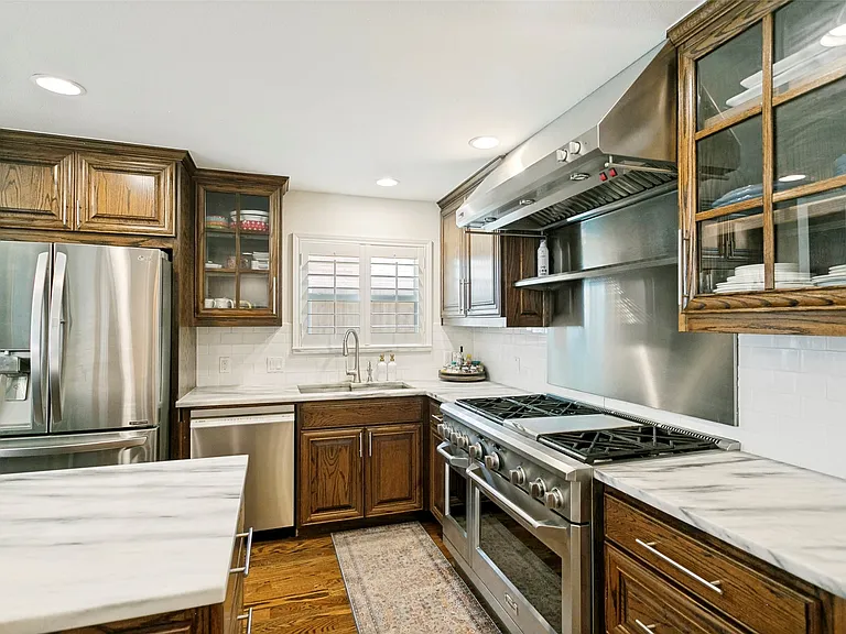 6010 Yellow Rock Trl — Photo 10