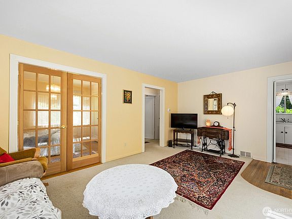 4th image of 236 SW 131st Street