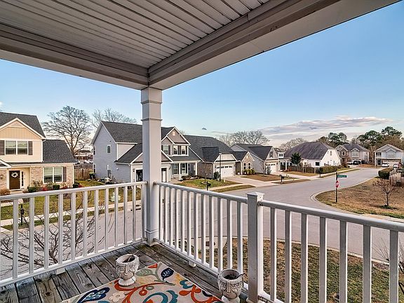 5th image of 704 Council Ln