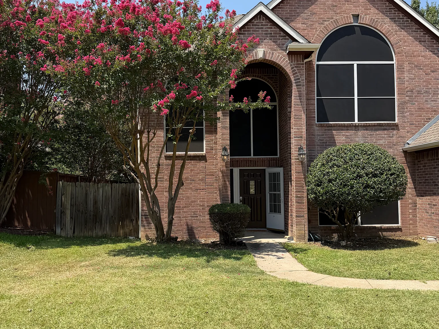 3 bed, 2.5 bath, 2290 sqft, $2,700 — Photo 2