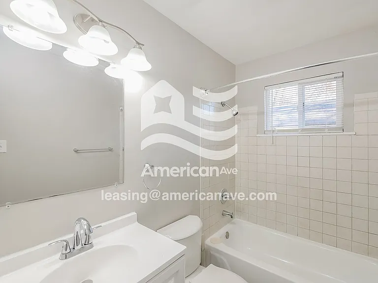 1323138_012_wm_-_bathroom_13345174.jpg