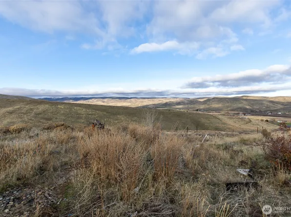 731 Point Drive, Selah, WA 98942