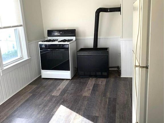 2nd image of 124 Suffolk Ave Floor 3