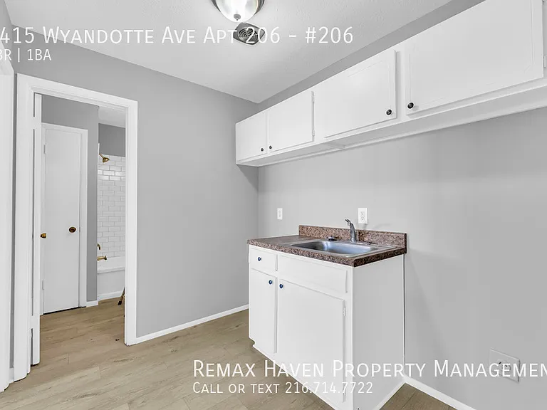 1415 Wyandotte Ave #206 — Photo 10