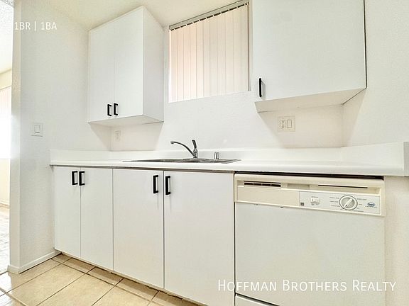 4th image of 7372 Hawthorn Ave #101