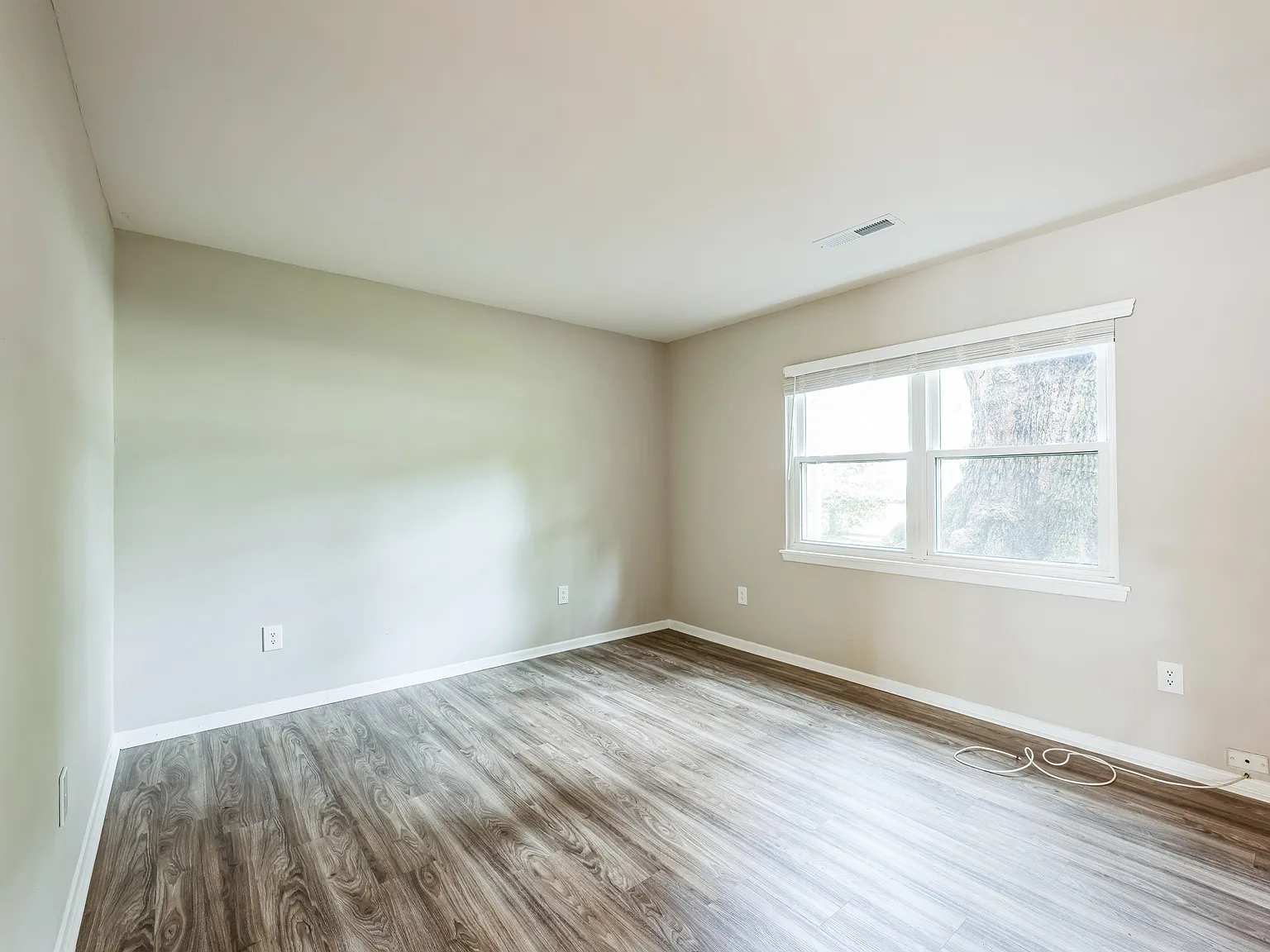 2 bed, 1.5 bath, 1047 sqft, $2,100 — Photo 4