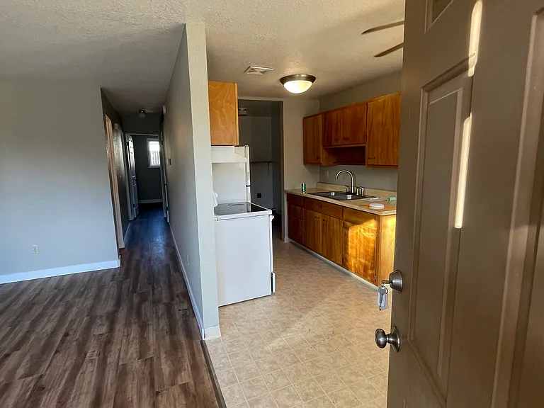 1933 Belvedere Dr — Photo 2