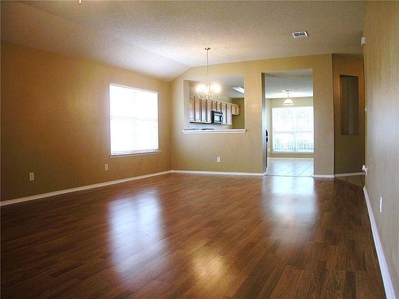 4th image of 9829 Nixon Dr