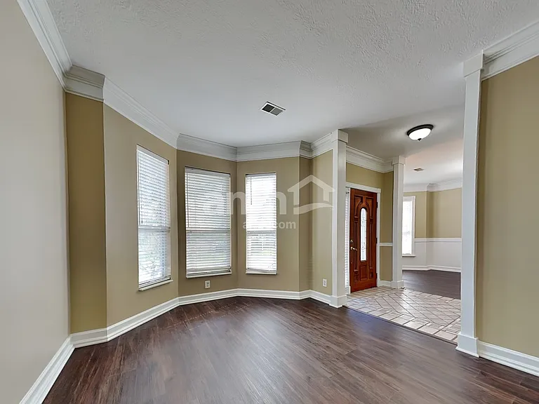 4317 Aylesbury Dr — Photo 9