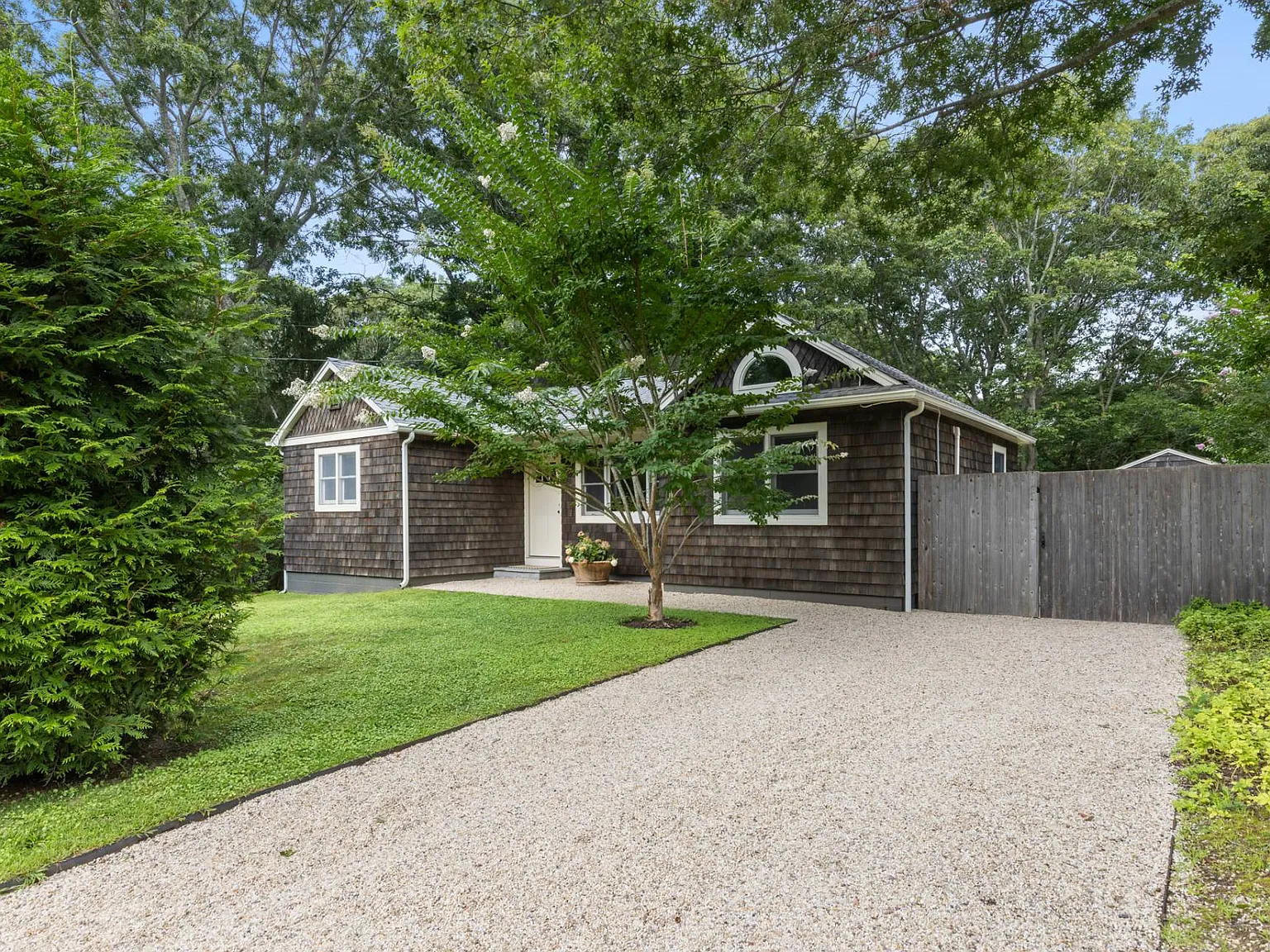 Mid Century Modern Cottage — Photo 3