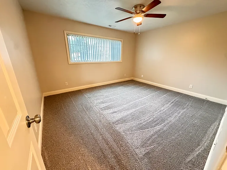 5100 Emerald Dr #13 — Photo 8