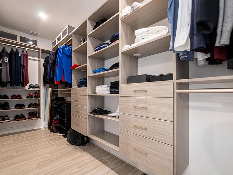 masters walk in closet