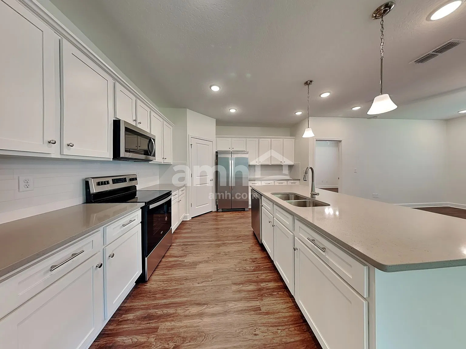 5 bed, 3.0 bath, 2215 sqft, $2,970 — Photo 3