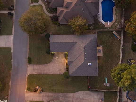 3rd image of 5007 Manhattan Dr