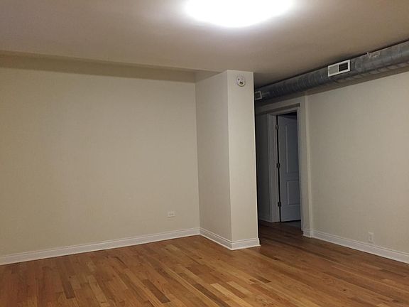 3rd image of 716 W Buckingham Pl APT Garden