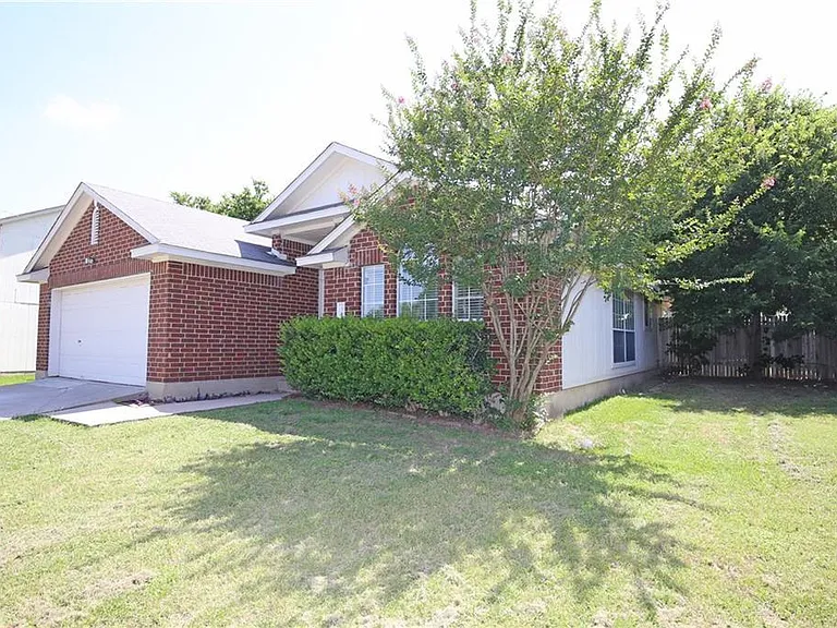 309 Country Aire Dr — Photo 2