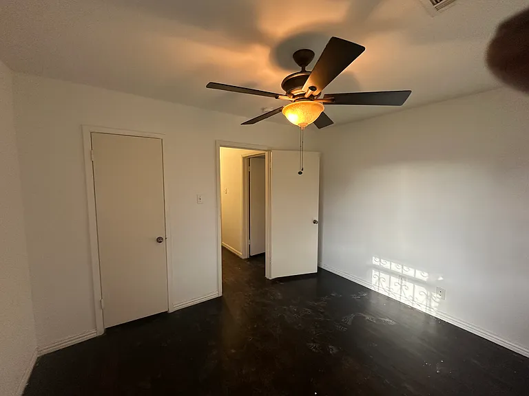 5131 Cortelyou Ln — Photo 1