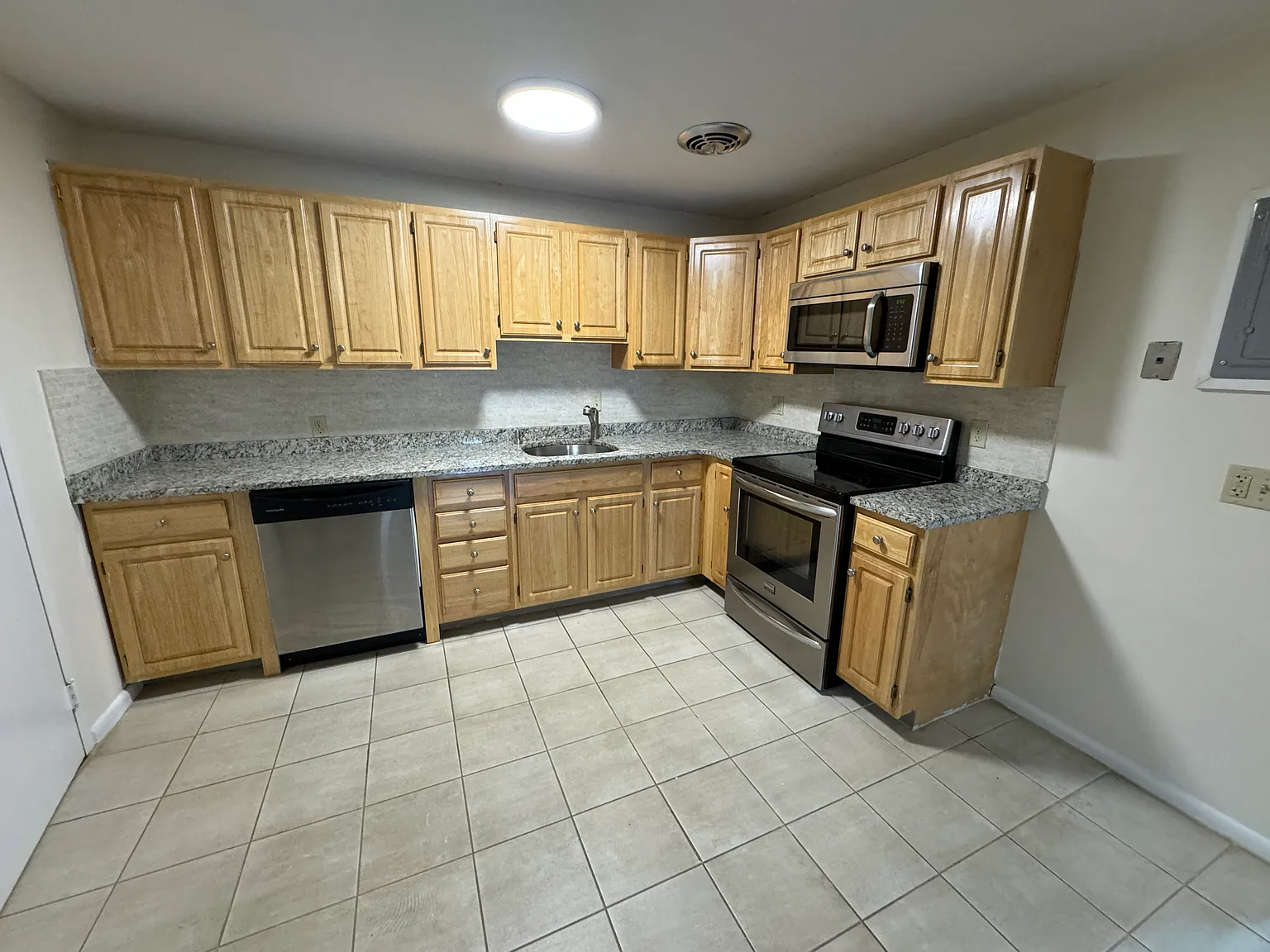 2 bed, $3,208 — Photo 2