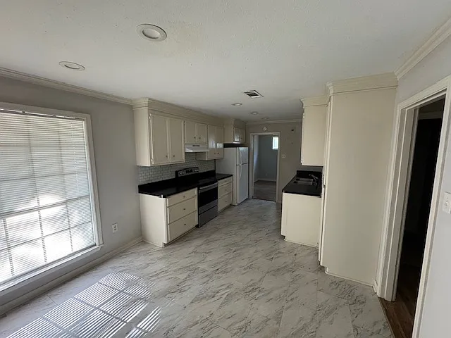 4 bed, 1208 sqft, $1,600 — Photo 2